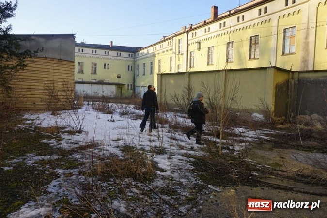 Zdjęcie w galerii na portalu naszraciborz.pl: Eksploratorzy ze Stowarzyszenia Odra 1945 weszli do starej komendy ZDJĘCIA wiadomości z regionu