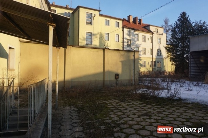 Zdjęcie w galerii na portalu naszraciborz.pl: Eksploratorzy ze Stowarzyszenia Odra 1945 weszli do starej komendy ZDJĘCIA wiadomości z regionu