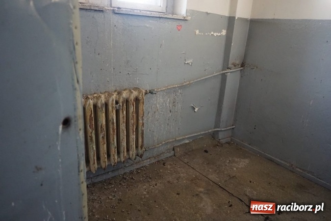 Zdjęcie w galerii na portalu naszraciborz.pl: Eksploratorzy ze Stowarzyszenia Odra 1945 weszli do starej komendy ZDJĘCIA wiadomości z regionu