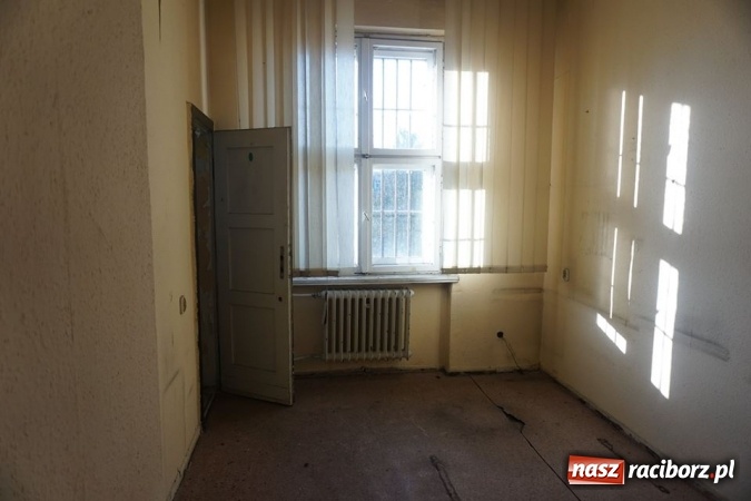 Zdjęcie w galerii na portalu naszraciborz.pl: Eksploratorzy ze Stowarzyszenia Odra 1945 weszli do starej komendy ZDJĘCIA wiadomości z regionu