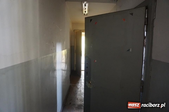 Zdjęcie w galerii na portalu naszraciborz.pl: Eksploratorzy ze Stowarzyszenia Odra 1945 weszli do starej komendy ZDJĘCIA wiadomości z regionu