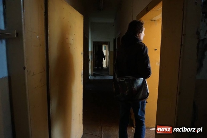 Zdjęcie w galerii na portalu naszraciborz.pl: Eksploratorzy ze Stowarzyszenia Odra 1945 weszli do starej komendy ZDJĘCIA wiadomości z regionu