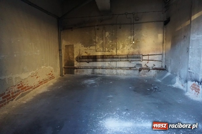 Zdjęcie w galerii na portalu naszraciborz.pl: Eksploratorzy ze Stowarzyszenia Odra 1945 weszli do starej komendy ZDJĘCIA wiadomości z regionu