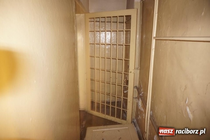 Zdjęcie w galerii na portalu naszraciborz.pl: Eksploratorzy ze Stowarzyszenia Odra 1945 weszli do starej komendy ZDJĘCIA wiadomości z regionu