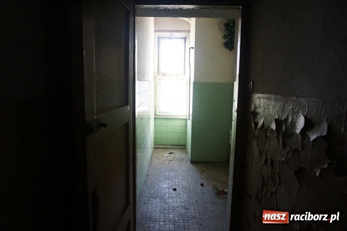 Zdjęcie w galerii na portalu naszraciborz.pl: Eksploratorzy ze Stowarzyszenia Odra 1945 weszli do starej komendy ZDJĘCIA wiadomości z regionu