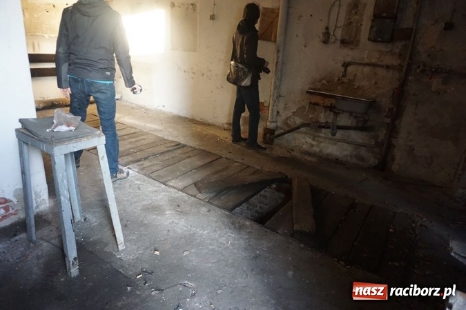 Zdjęcie w galerii na portalu naszraciborz.pl: Eksploratorzy ze Stowarzyszenia Odra 1945 weszli do starej komendy ZDJĘCIA wiadomości z regionu