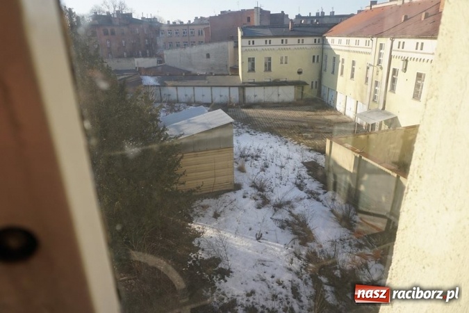 Zdjęcie w galerii na portalu naszraciborz.pl: Eksploratorzy ze Stowarzyszenia Odra 1945 weszli do starej komendy ZDJĘCIA wiadomości z regionu