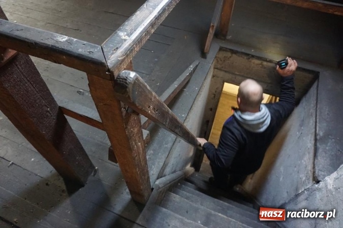 Zdjęcie w galerii na portalu naszraciborz.pl: Eksploratorzy ze Stowarzyszenia Odra 1945 weszli do starej komendy ZDJĘCIA wiadomości z regionu