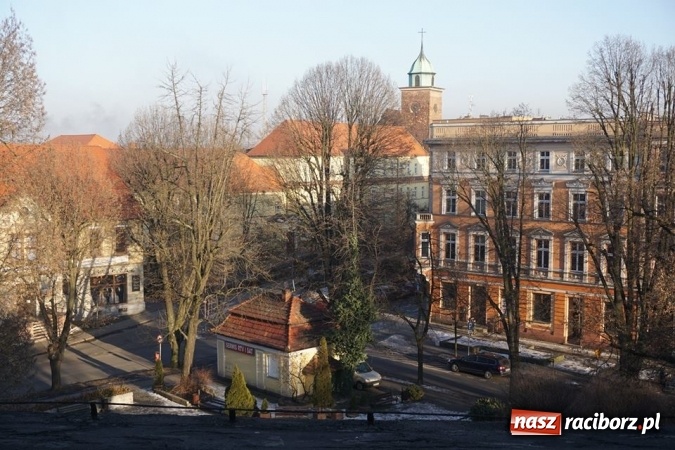 Zdjęcie w galerii na portalu naszraciborz.pl: Eksploratorzy ze Stowarzyszenia Odra 1945 weszli do starej komendy ZDJĘCIA wiadomości z regionu