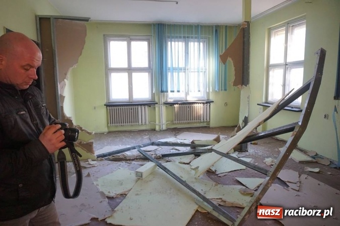 Zdjęcie w galerii na portalu naszraciborz.pl: Eksploratorzy ze Stowarzyszenia Odra 1945 weszli do starej komendy ZDJĘCIA wiadomości z regionu