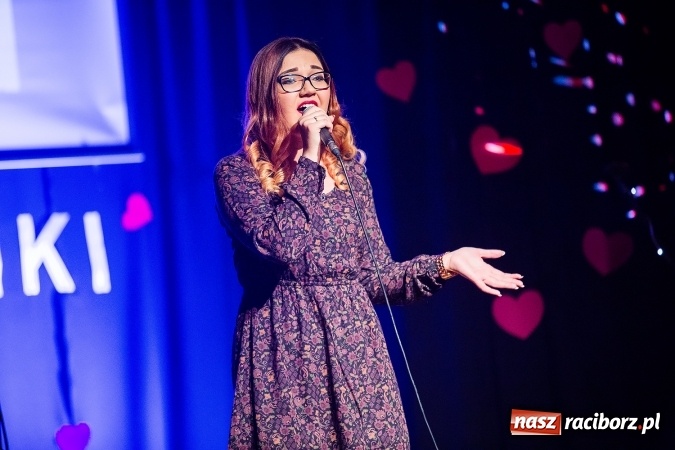 Zdjęcie w galerii na portalu naszraciborz.pl: Walentynkowa środa z zespołem Miraż w Młodzieżowym Domu Kultury wiadomości z regionu