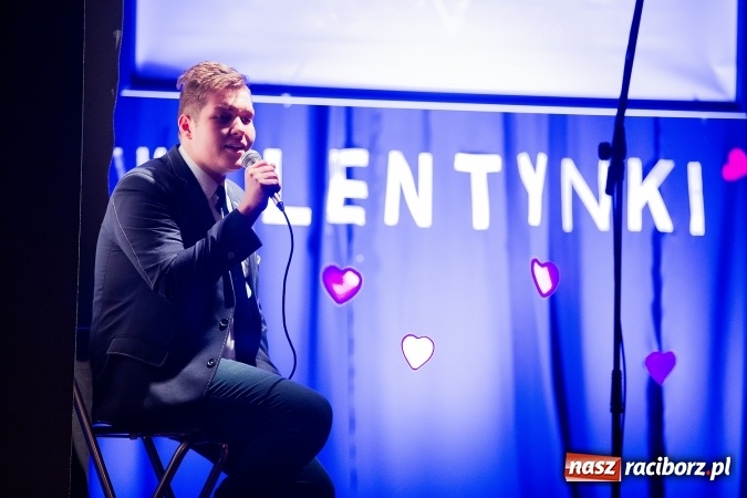 Zdjęcie w galerii na portalu naszraciborz.pl: Walentynkowa środa z zespołem Miraż w Młodzieżowym Domu Kultury wiadomości z regionu