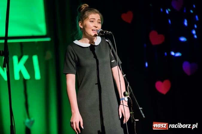 Zdjęcie w galerii na portalu naszraciborz.pl: Walentynkowa środa z zespołem Miraż w Młodzieżowym Domu Kultury wiadomości z regionu