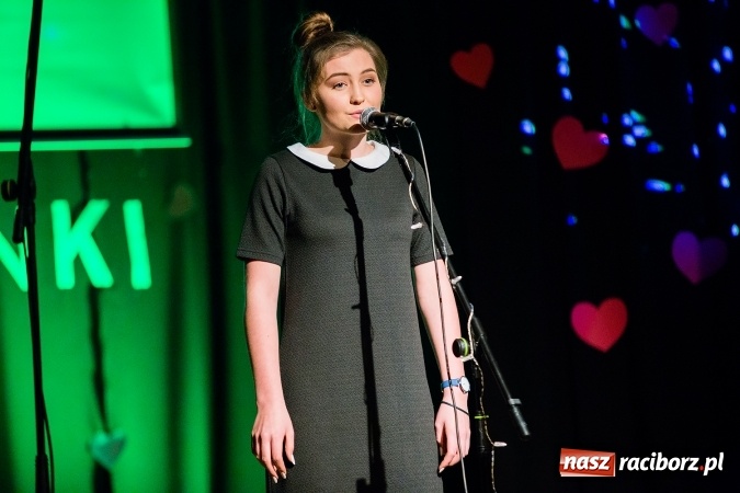 Zdjęcie w galerii na portalu naszraciborz.pl: Walentynkowa środa z zespołem Miraż w Młodzieżowym Domu Kultury wiadomości z regionu