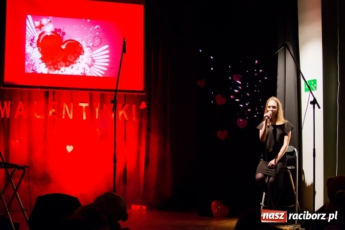 Zdjęcie w galerii na portalu naszraciborz.pl: Walentynkowa środa z zespołem Miraż w Młodzieżowym Domu Kultury wiadomości z regionu
