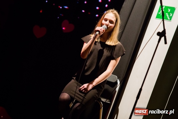 Zdjęcie w galerii na portalu naszraciborz.pl: Walentynkowa środa z zespołem Miraż w Młodzieżowym Domu Kultury wiadomości z regionu