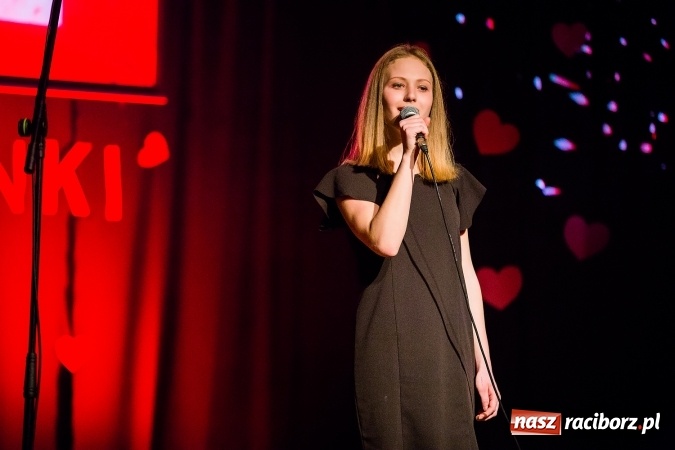 Zdjęcie w galerii na portalu naszraciborz.pl: Walentynkowa środa z zespołem Miraż w Młodzieżowym Domu Kultury wiadomości z regionu