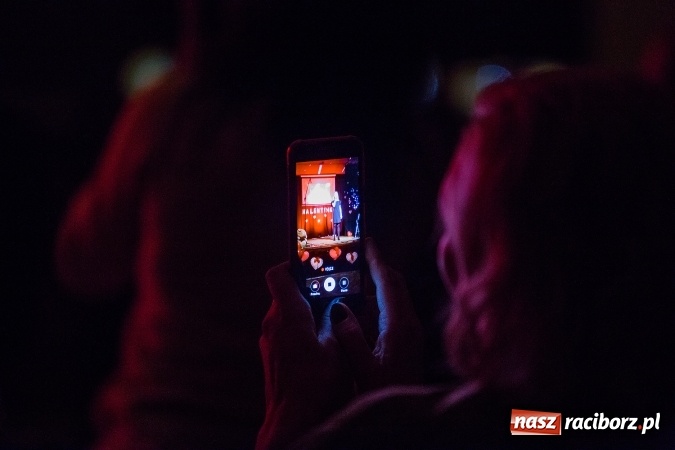 Zdjęcie w galerii na portalu naszraciborz.pl: Walentynkowa środa z zespołem Miraż w Młodzieżowym Domu Kultury wiadomości z regionu