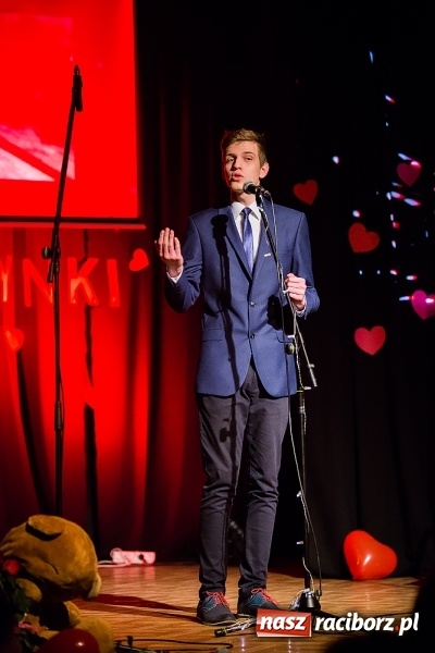Zdjęcie w galerii na portalu naszraciborz.pl: Walentynkowa środa z zespołem Miraż w Młodzieżowym Domu Kultury wiadomości z regionu