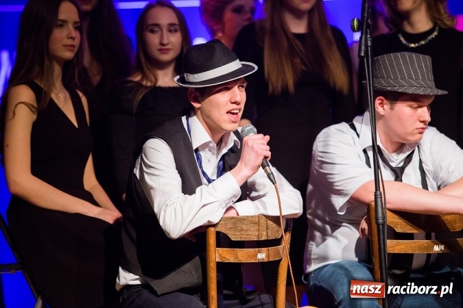 Zdjęcie w galerii na portalu naszraciborz.pl: Walentynkowa środa z zespołem Miraż w Młodzieżowym Domu Kultury wiadomości z regionu