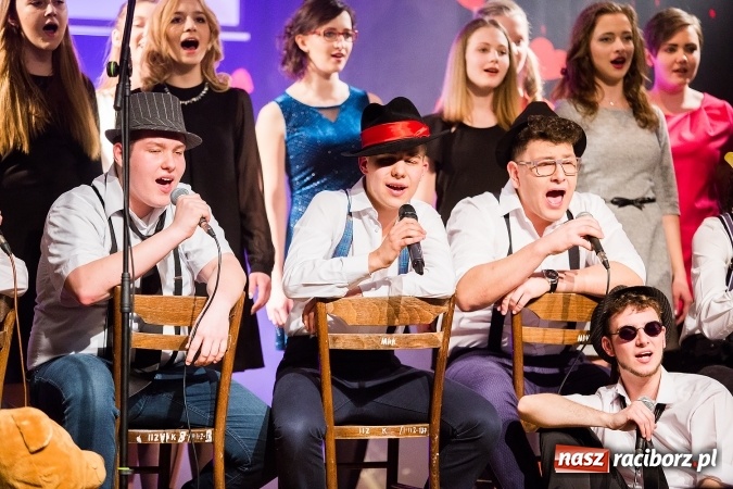 Zdjęcie w galerii na portalu naszraciborz.pl: Walentynkowa środa z zespołem Miraż w Młodzieżowym Domu Kultury wiadomości z regionu