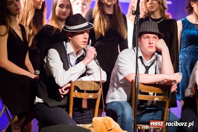 Zdjęcie w galerii na portalu naszraciborz.pl: Walentynkowa środa z zespołem Miraż w Młodzieżowym Domu Kultury wiadomości z regionu