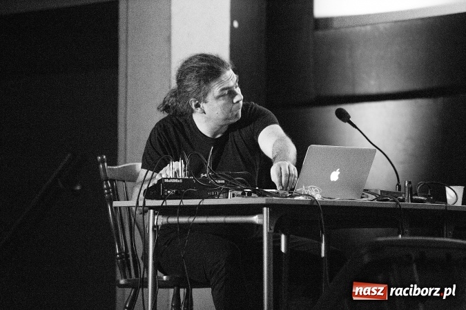 Zdjęcie w galerii na portalu naszraciborz.pl: Katie & Me Meet Alkahest w Domu Kultury Strzecha wiadomości z regionu