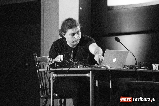 Zdjęcie w galerii na portalu naszraciborz.pl: Katie & Me Meet Alkahest w Domu Kultury Strzecha wiadomości z regionu