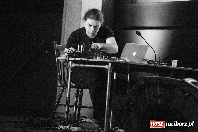 Zdjęcie w galerii na portalu naszraciborz.pl: Katie & Me Meet Alkahest w Domu Kultury Strzecha wiadomości z regionu