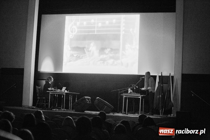 Zdjęcie w galerii na portalu naszraciborz.pl: Katie & Me Meet Alkahest w Domu Kultury Strzecha wiadomości z regionu