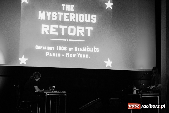 Zdjęcie w galerii na portalu naszraciborz.pl: Katie & Me Meet Alkahest w Domu Kultury Strzecha wiadomości z regionu