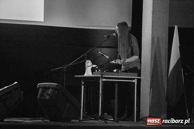 Zdjęcie w galerii na portalu naszraciborz.pl: Katie & Me Meet Alkahest w Domu Kultury Strzecha wiadomości z regionu