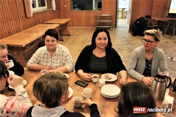 Zdjęcie w galerii na portalu naszraciborz.pl: Bezpieczna rodzina, czyli spotkanie z policjantem w OSP w Wojnowicach wiadomości z regionu