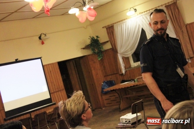 Zdjęcie w galerii na portalu naszraciborz.pl: Bezpieczna rodzina, czyli spotkanie z policjantem w OSP w Wojnowicach wiadomości z regionu