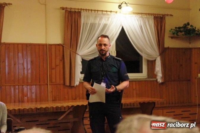 Zdjęcie w galerii na portalu naszraciborz.pl: Bezpieczna rodzina, czyli spotkanie z policjantem w OSP w Wojnowicach wiadomości z regionu