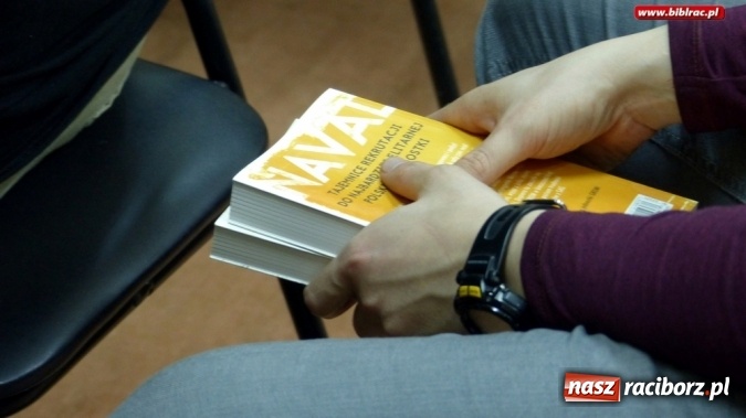 Zdjęcie w galerii na portalu naszraciborz.pl: Łobuz z Ocic - Naval w raciborskiej bibliotece wiadomości z regionu