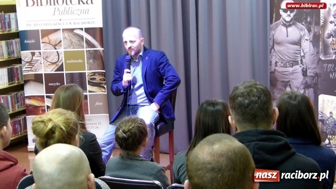 Zdjęcie w galerii na portalu naszraciborz.pl: Łobuz z Ocic - Naval w raciborskiej bibliotece wiadomości z regionu