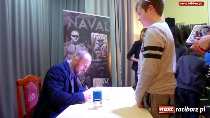 Zdjęcie w galerii na portalu naszraciborz.pl: Łobuz z Ocic - Naval w raciborskiej bibliotece wiadomości z regionu