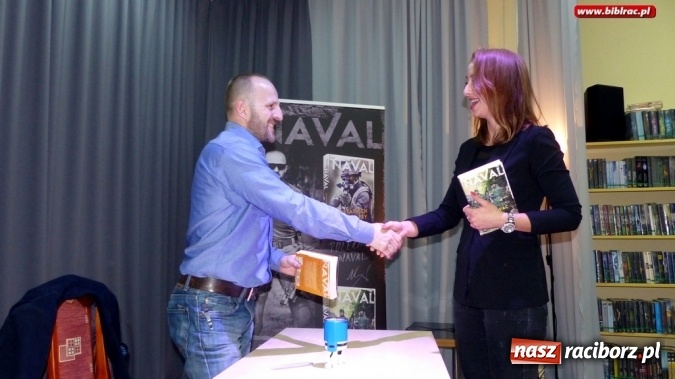 Zdjęcie w galerii na portalu naszraciborz.pl: Łobuz z Ocic - Naval w raciborskiej bibliotece wiadomości z regionu