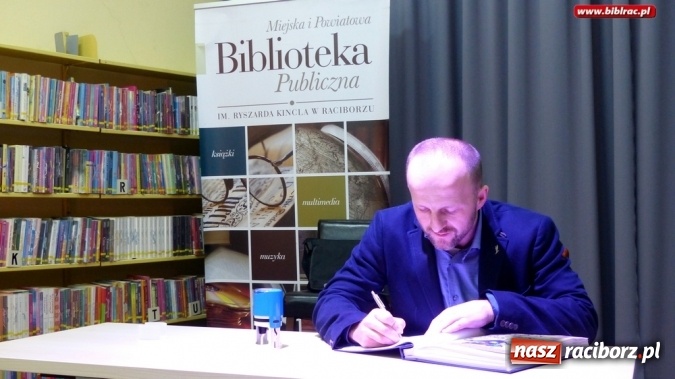 Zdjęcie w galerii na portalu naszraciborz.pl: Łobuz z Ocic - Naval w raciborskiej bibliotece wiadomości z regionu