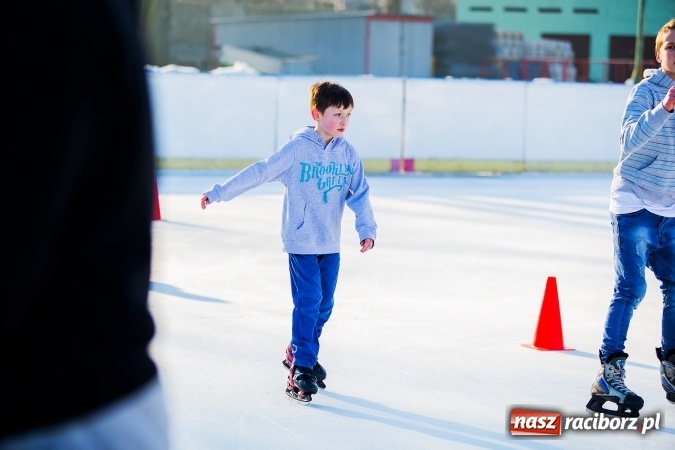 Zdjęcie w galerii na portalu naszraciborz.pl: Liga szkolna w łyżwiarstwie szybkim na lodowisku Piastor wiadomości z regionu