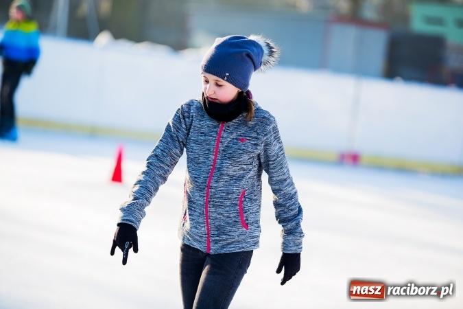 Zdjęcie w galerii na portalu naszraciborz.pl: Liga szkolna w łyżwiarstwie szybkim na lodowisku Piastor wiadomości z regionu
