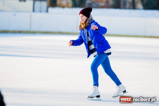 Zdjęcie w galerii na portalu naszraciborz.pl: Liga szkolna w łyżwiarstwie szybkim na lodowisku Piastor wiadomości z regionu