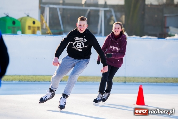 Zdjęcie w galerii na portalu naszraciborz.pl: Liga szkolna w łyżwiarstwie szybkim na lodowisku Piastor wiadomości z regionu