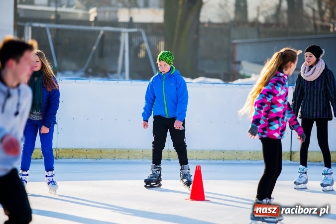Zdjęcie w galerii na portalu naszraciborz.pl: Liga szkolna w łyżwiarstwie szybkim na lodowisku Piastor wiadomości z regionu