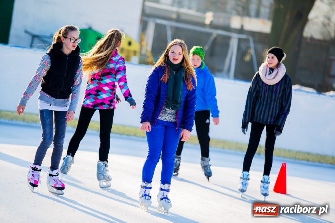 Zdjęcie w galerii na portalu naszraciborz.pl: Liga szkolna w łyżwiarstwie szybkim na lodowisku Piastor wiadomości z regionu