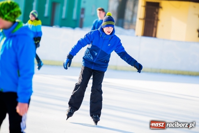 Zdjęcie w galerii na portalu naszraciborz.pl: Liga szkolna w łyżwiarstwie szybkim na lodowisku Piastor wiadomości z regionu