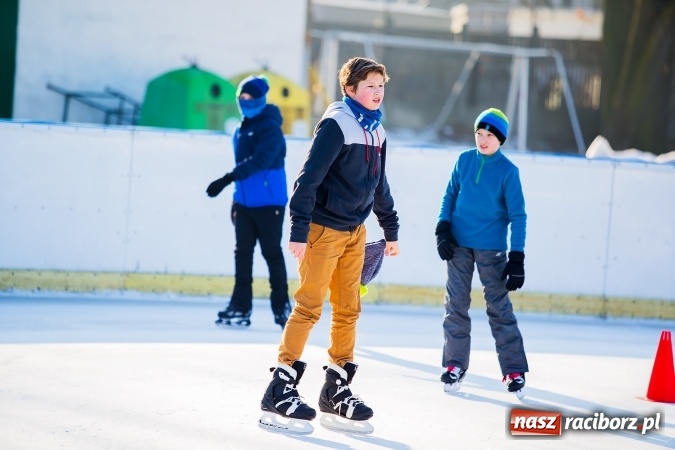 Zdjęcie w galerii na portalu naszraciborz.pl: Liga szkolna w łyżwiarstwie szybkim na lodowisku Piastor wiadomości z regionu