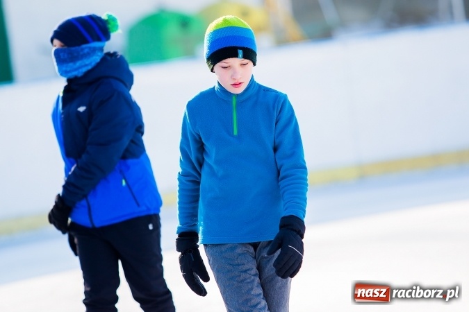 Zdjęcie w galerii na portalu naszraciborz.pl: Liga szkolna w łyżwiarstwie szybkim na lodowisku Piastor wiadomości z regionu