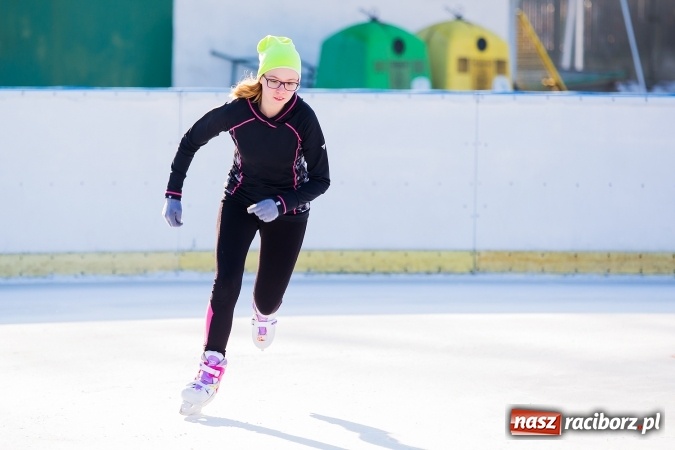 Zdjęcie w galerii na portalu naszraciborz.pl: Liga szkolna w łyżwiarstwie szybkim na lodowisku Piastor wiadomości z regionu
